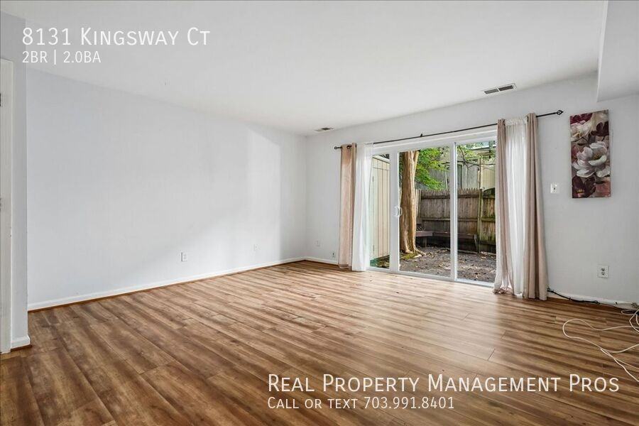 8131 Kingsway Ct - Photo 4 of 28