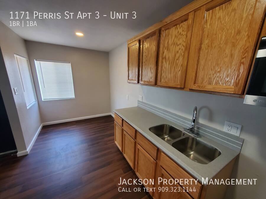 1171 Perris St Apt 3 #3 - Photo 4 of 18