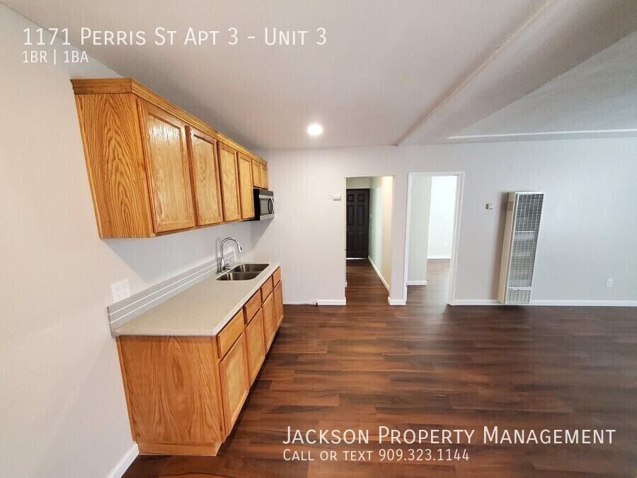 1171 Perris St Apt 3 #3 - Photo 5 of 18