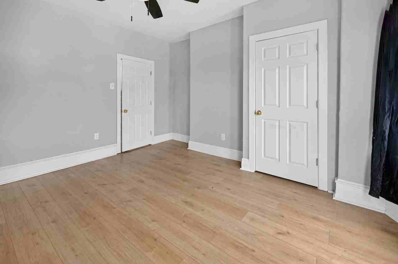 864 E Chelten Ave - Photo 5 of 27
