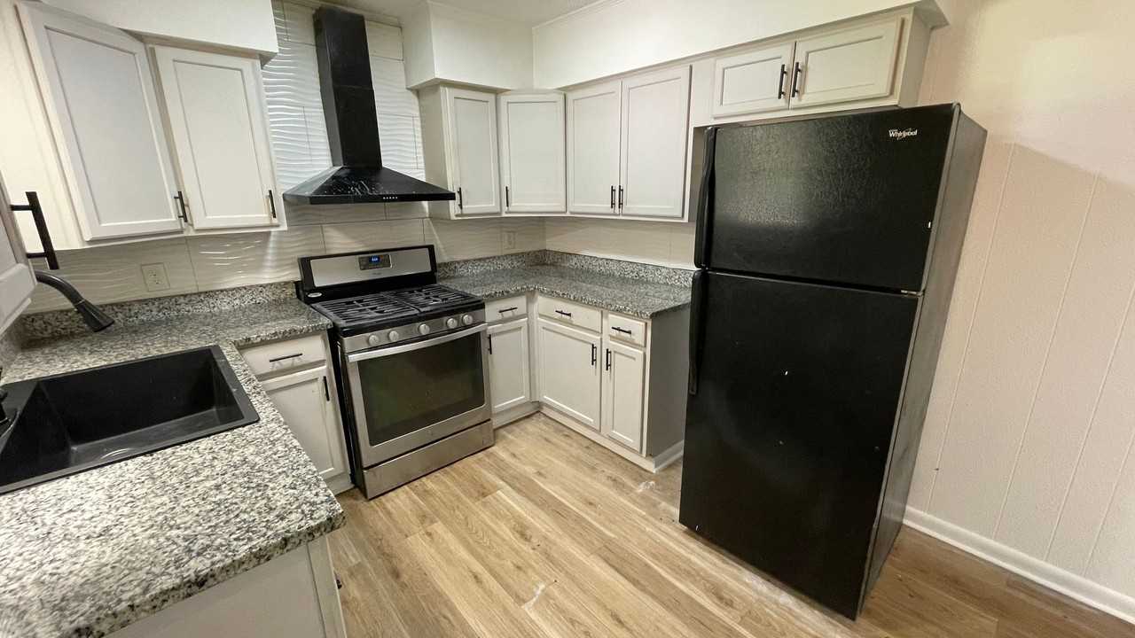 8215 Spanish Rd - Photo 3 of 15