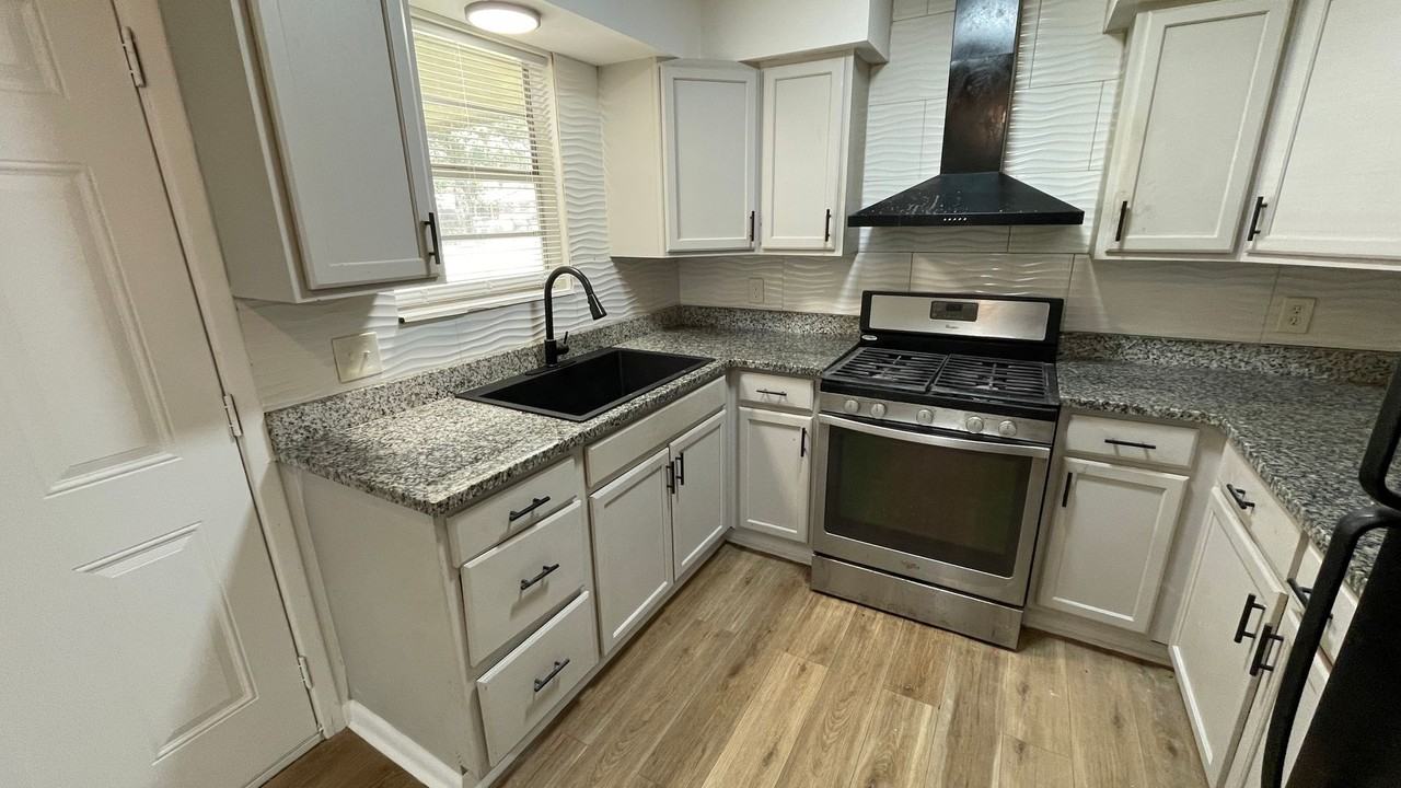 8215 Spanish Rd - Photo 4 of 15