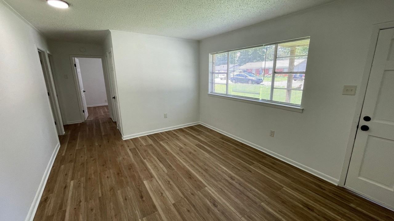 8215 Spanish Rd - Photo 5 of 15