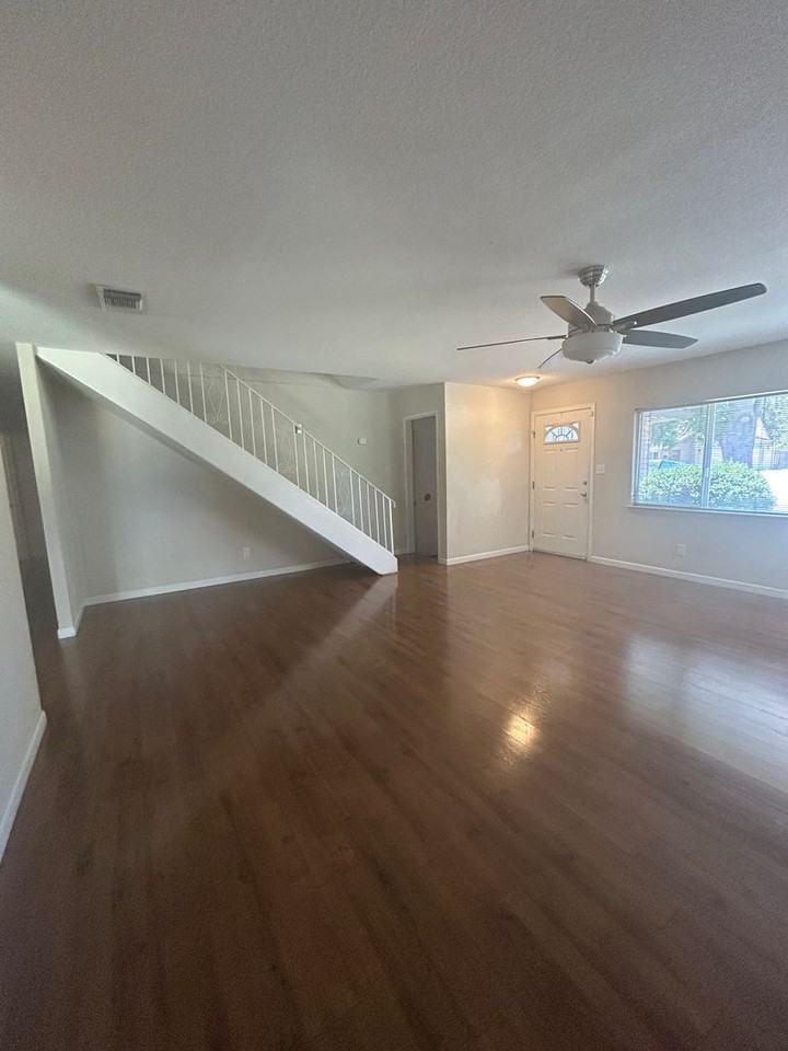 3013 Roman Ct - Photo 3 of 24