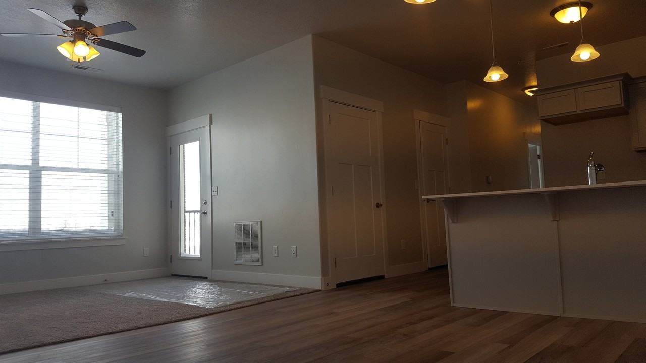 4030 W 1850 N #E101 - Photo 6 of 24