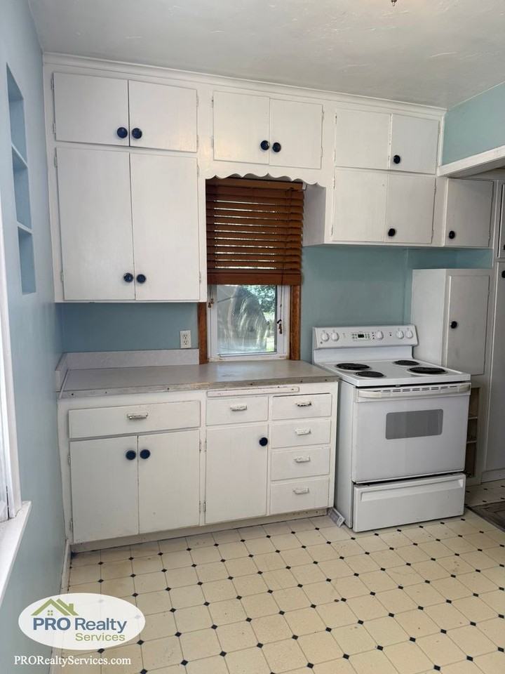 1306 Lafond Ave - Photo 4 of 22