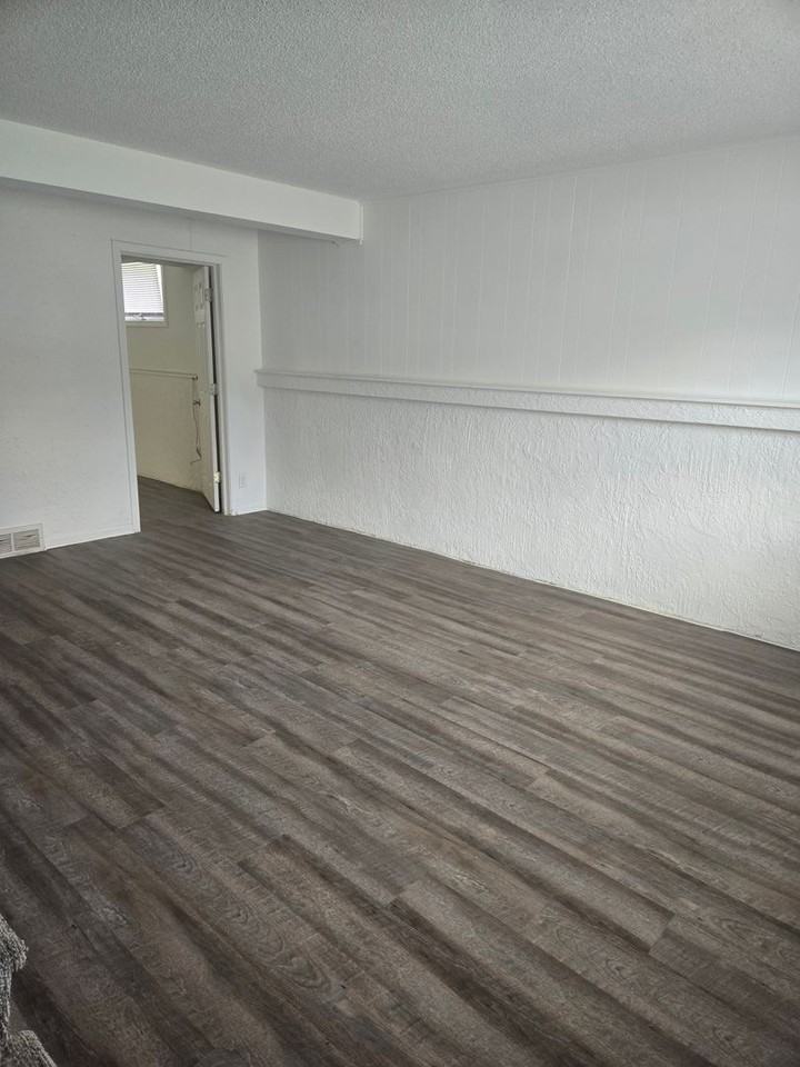 627 N Iowa St - Photo 2 of 13