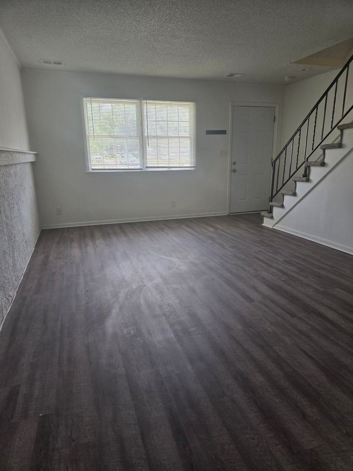 627 N Iowa St - Photo 3 of 13