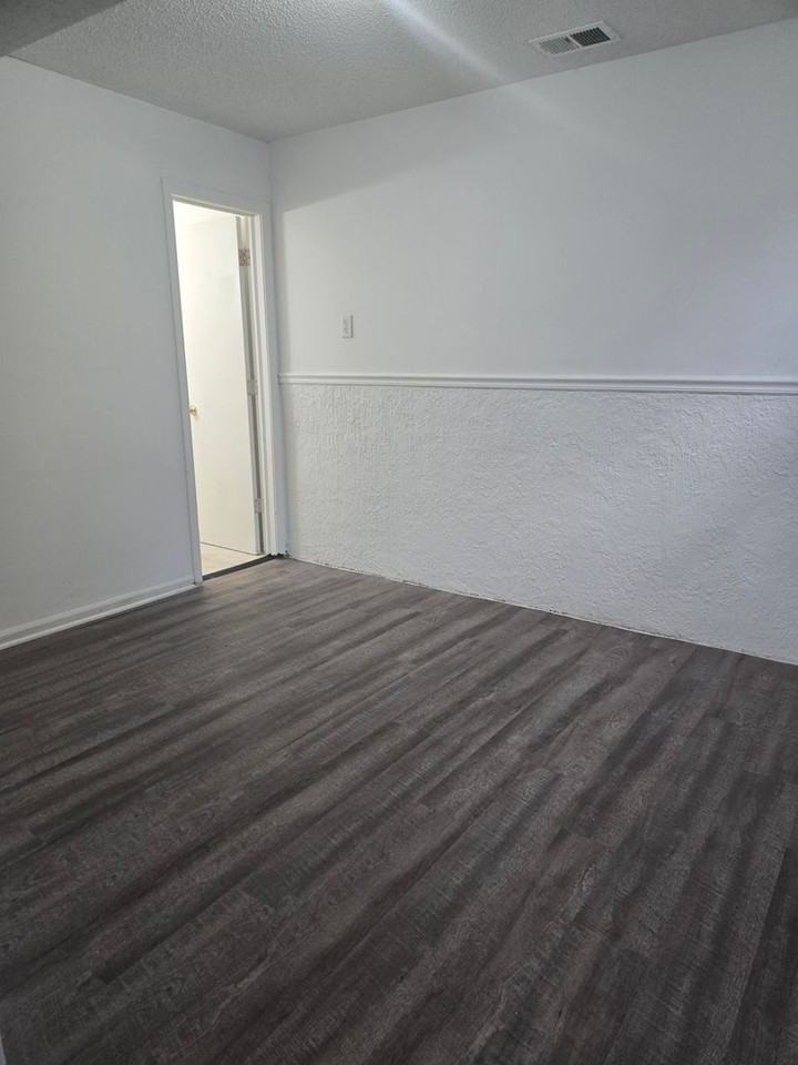 627 N Iowa St - Photo 4 of 13