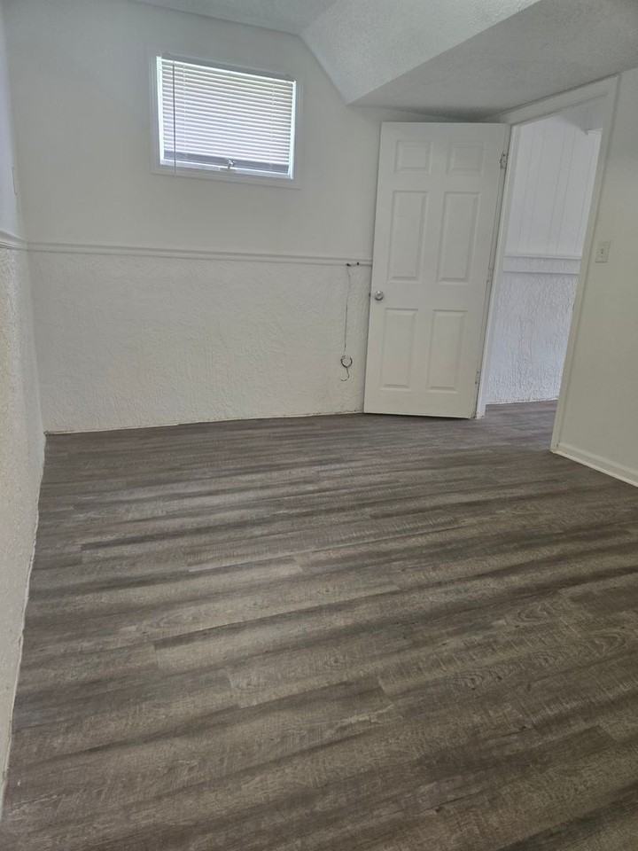 627 N Iowa St - Photo 5 of 13