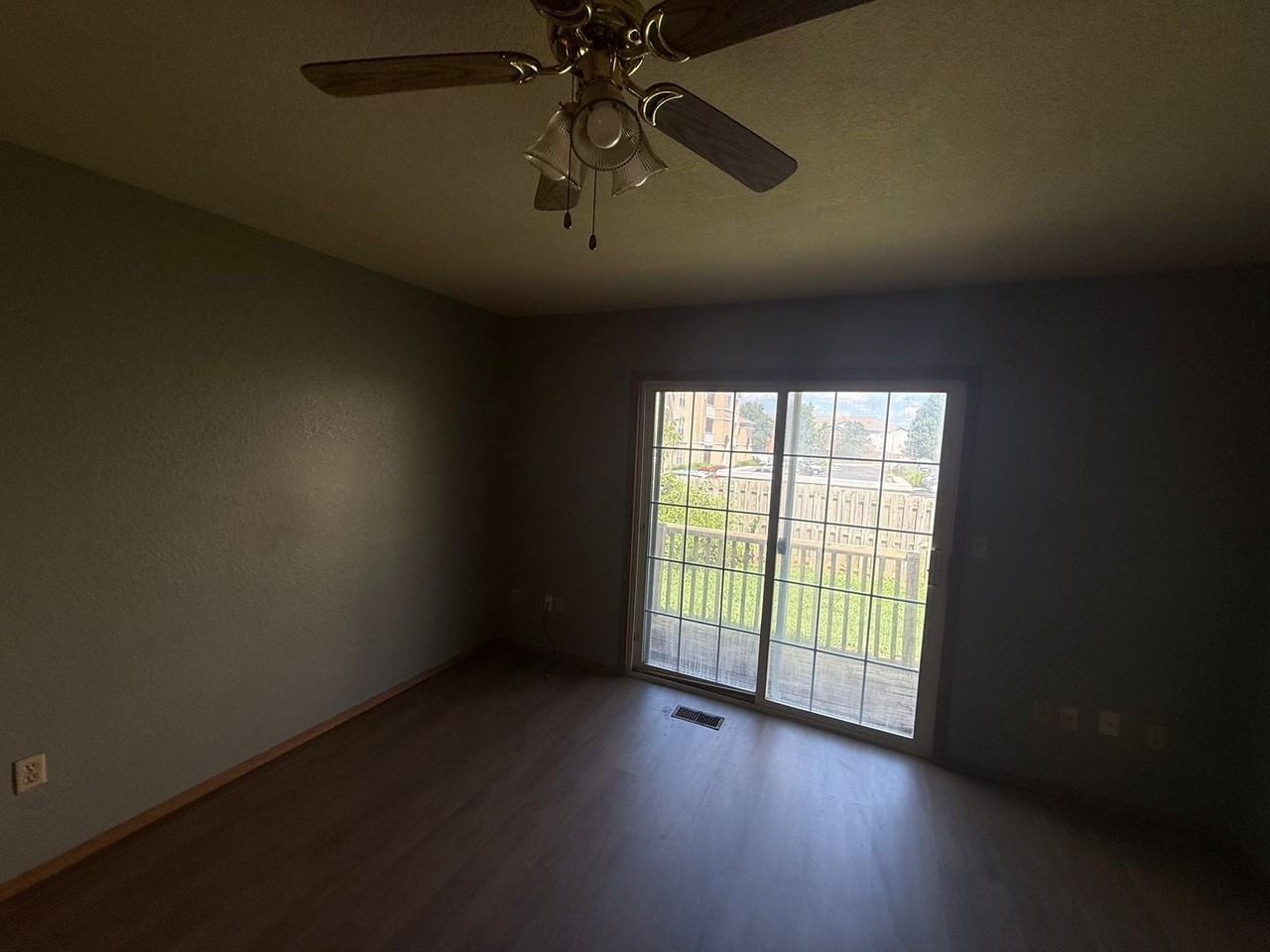 2862 S Meadowbrook Ave #10 - Photo 2 of 15