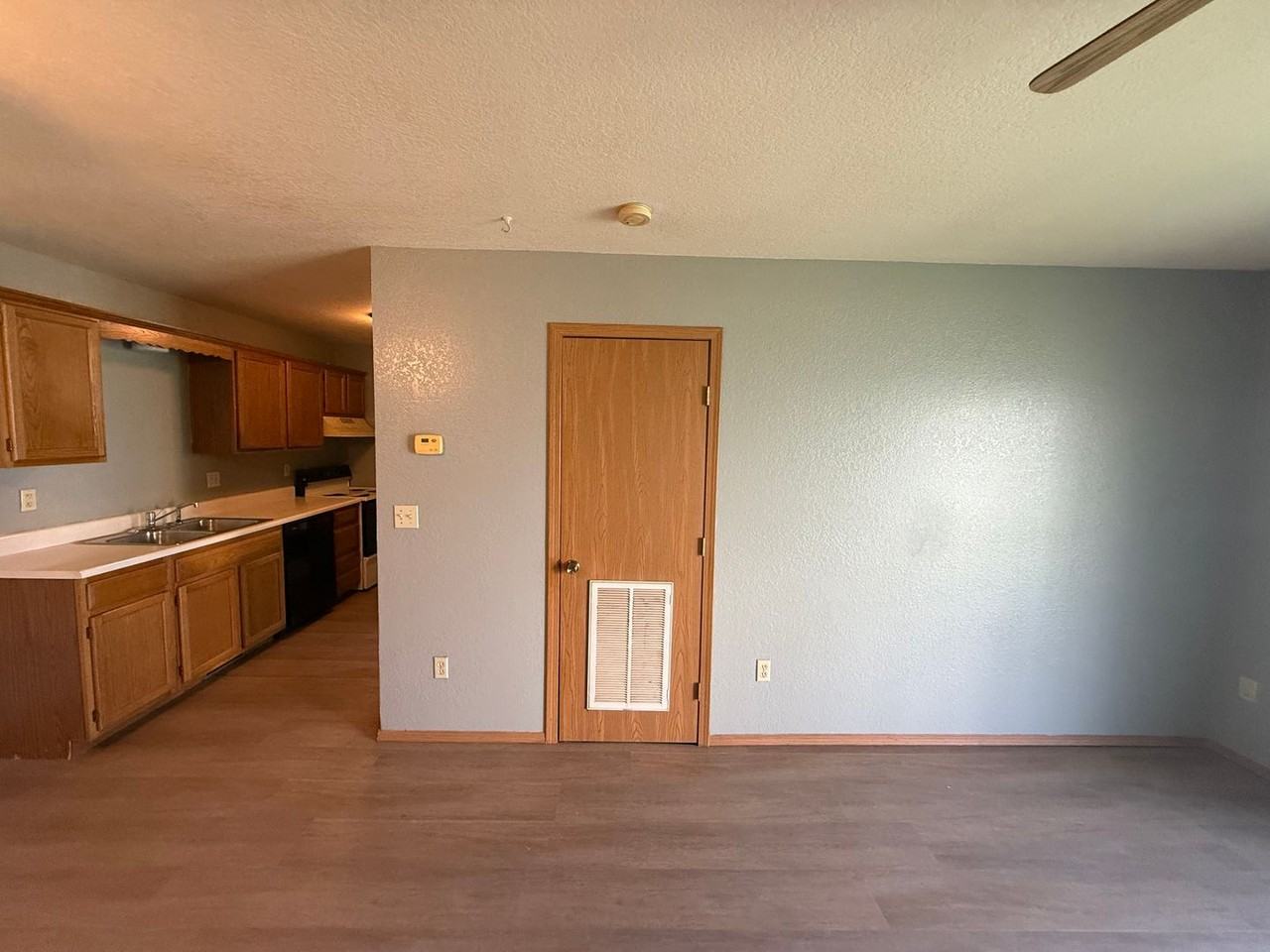 2862 S Meadowbrook Ave #10 - Photo 3 of 15