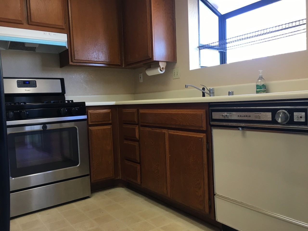 2030 S Bon View Ave #D - Photo 5 of 23