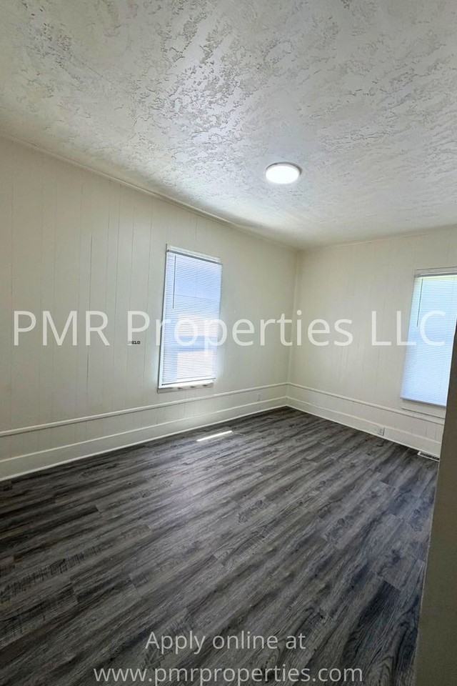 1805 Mitchell Ave - Photo 3 of 12