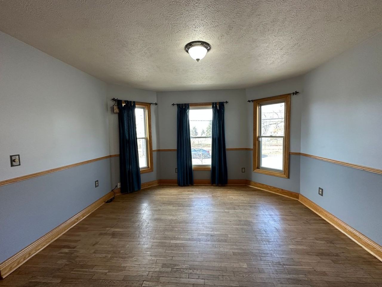 910 Union Ave Se - Photo 4 of 12