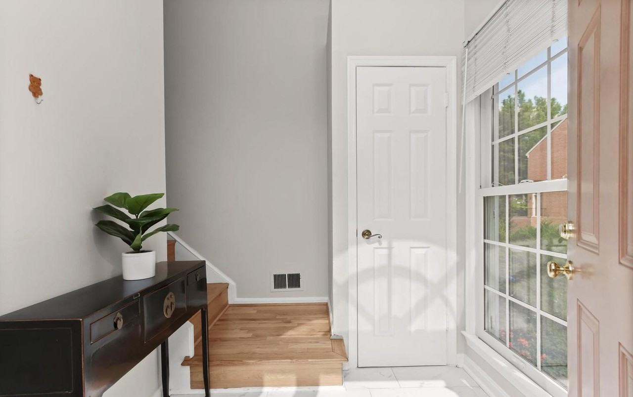 1311 Templeton Pl - Photo 2 of 32