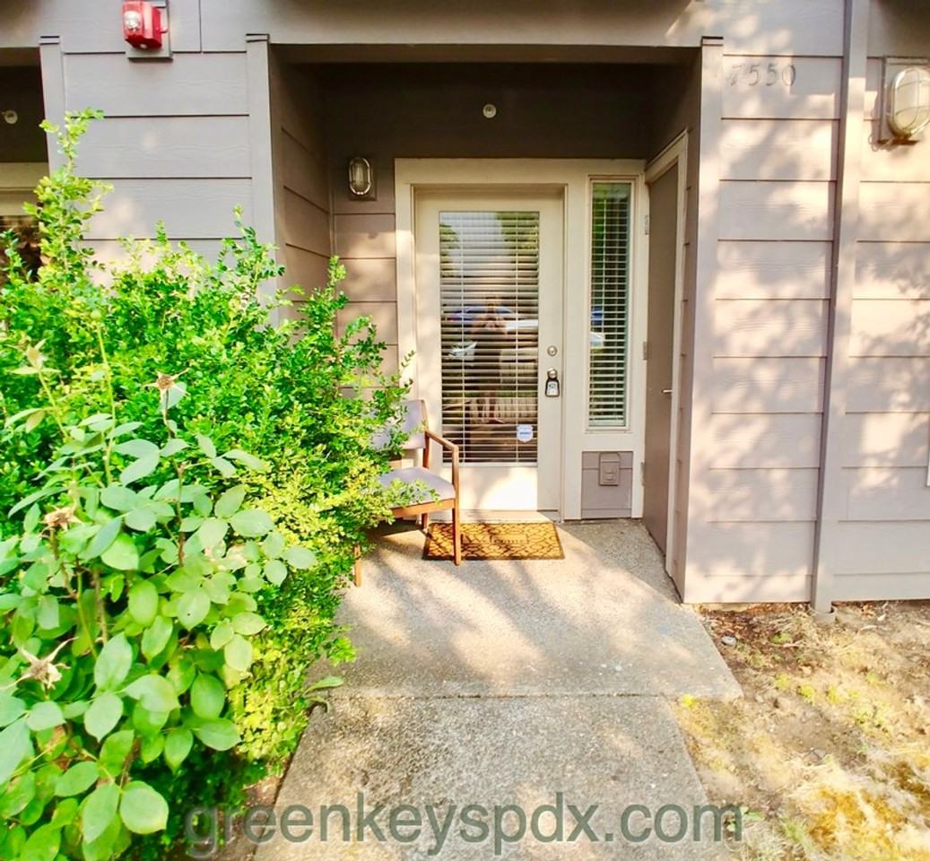 7550 N Burlington Ave - Photo 2 of 15