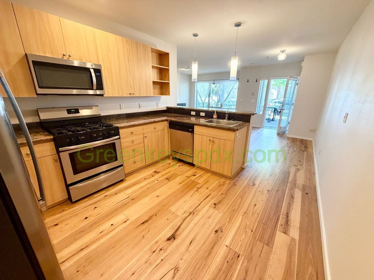 7550 N Burlington Ave - Photo 3 of 15