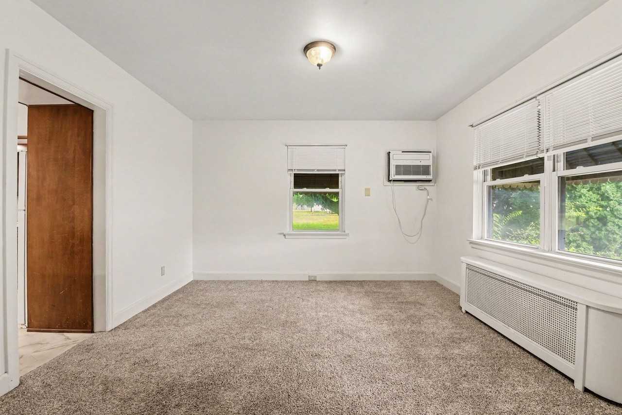 125 W Governor Rd - Photo 7 of 28