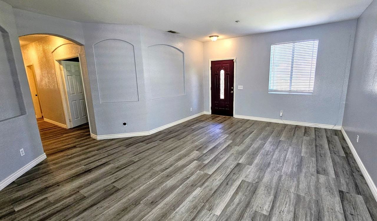 17371 Redmaple St - Photo 2 of 21