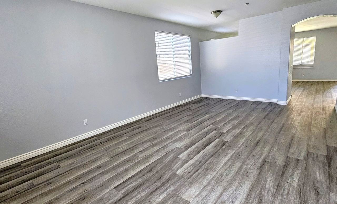 17371 Redmaple St - Photo 3 of 21