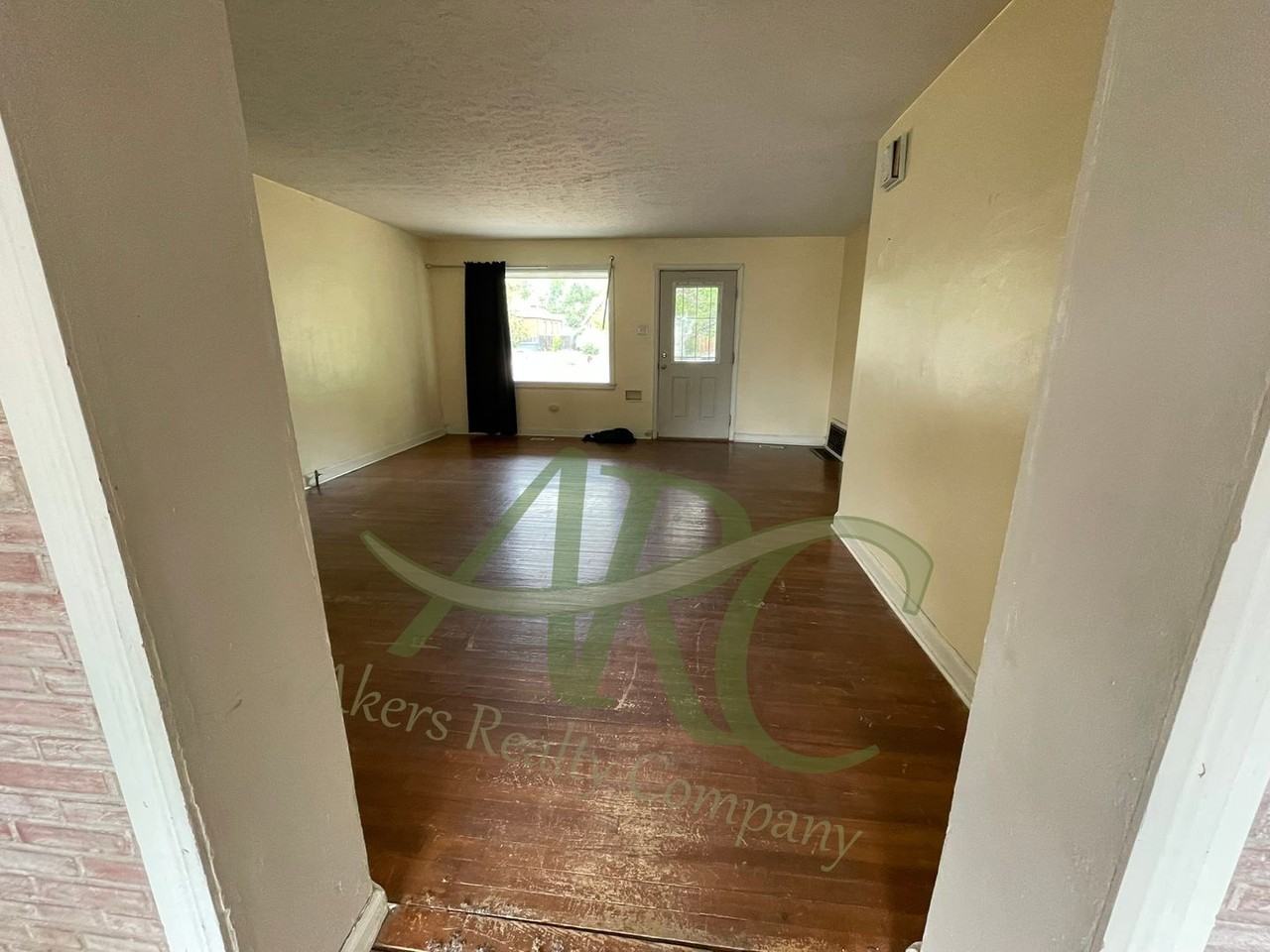 2210 Court St - Photo 2 of 12