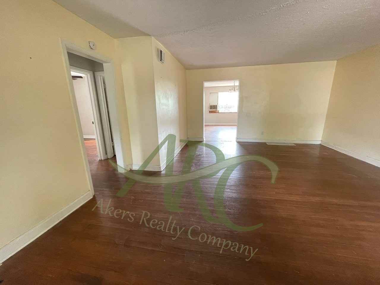 2210 Court St - Photo 3 of 12