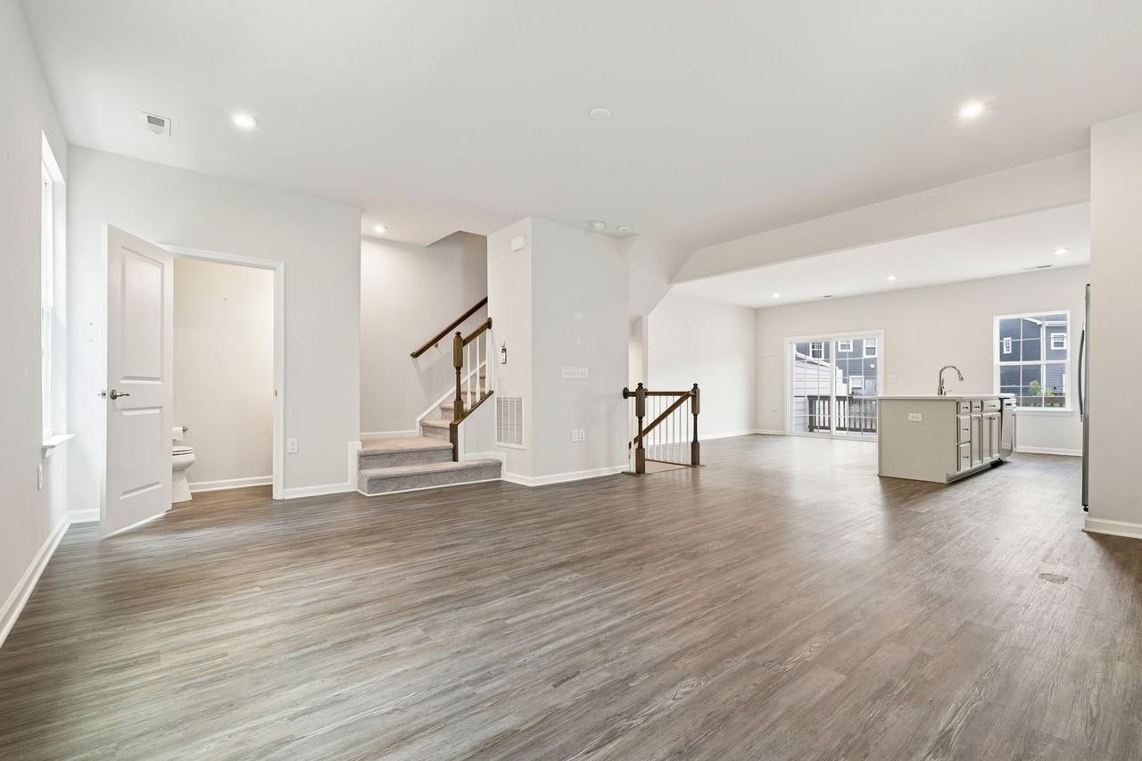 121 Callowhill Ln - Photo 7 of 22