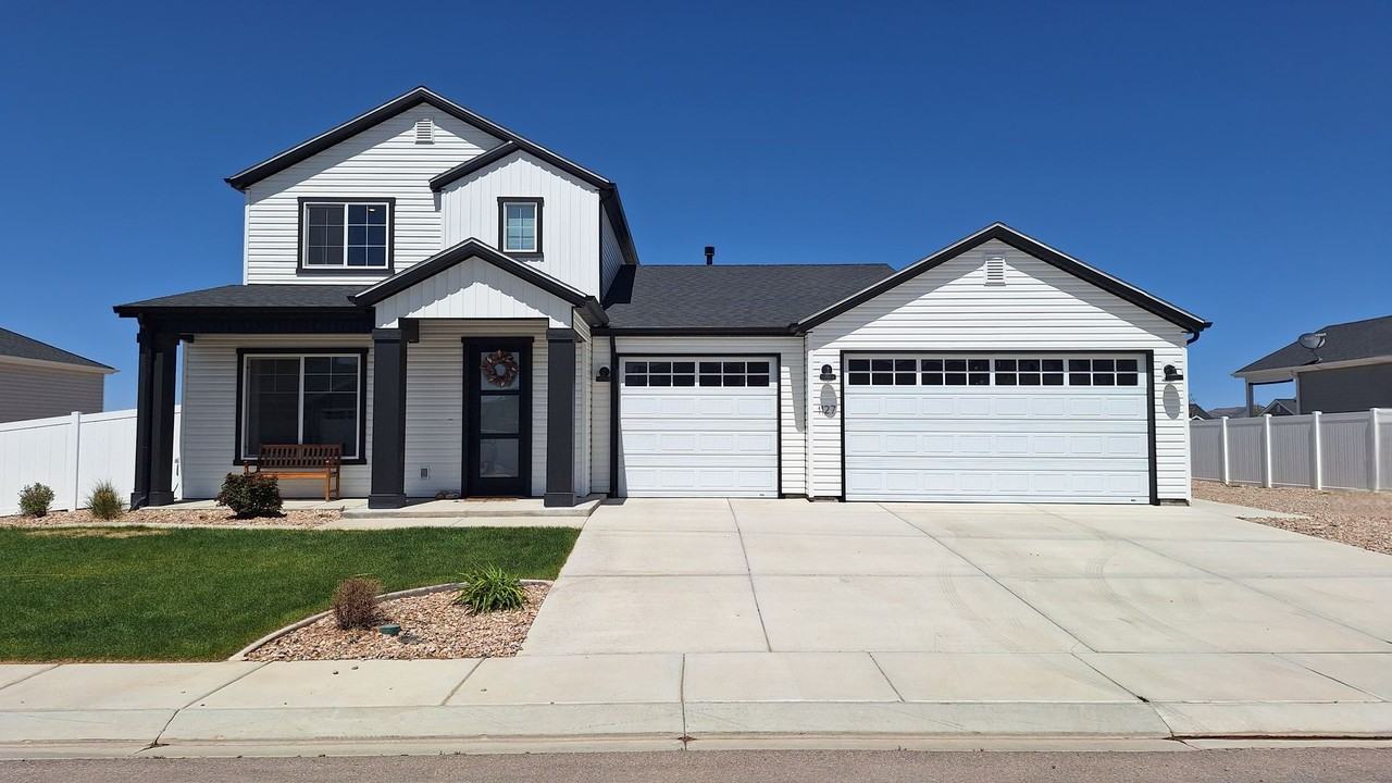1127 E 4240 N - Photo 2 of 50