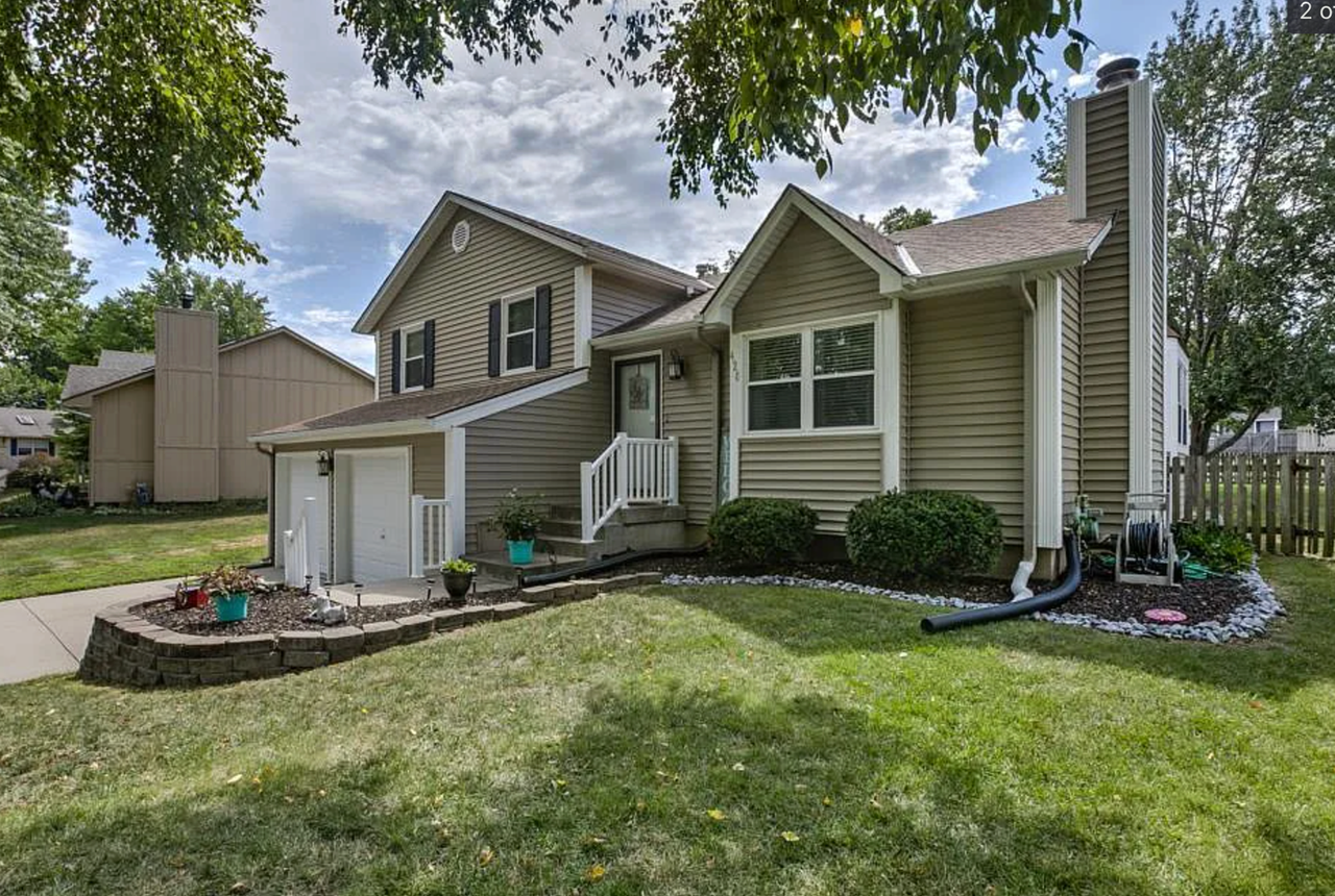 420 Se Onyx Dr - Photo 2 of 25