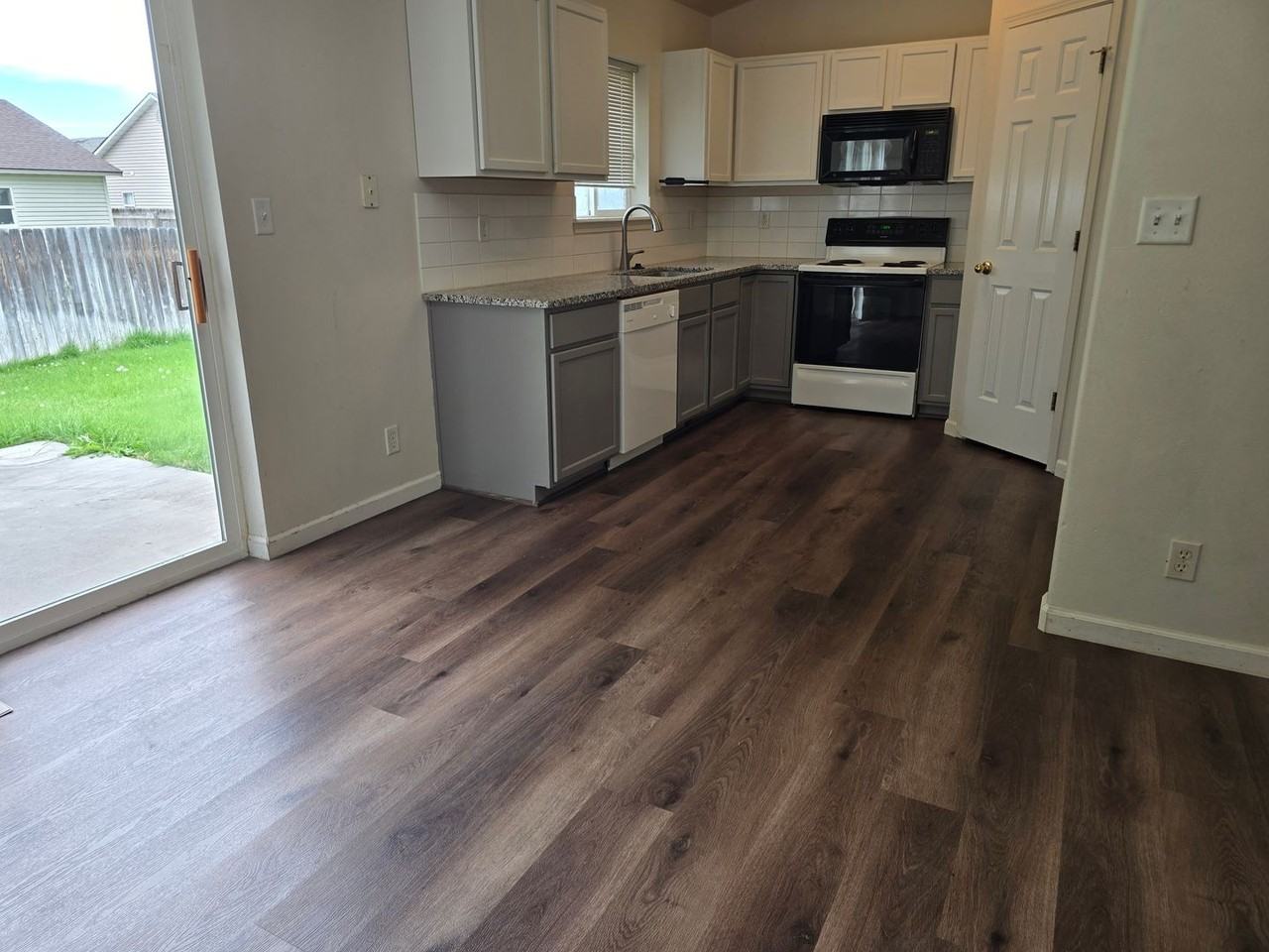 2911 Denise Ave - Photo 4 of 12