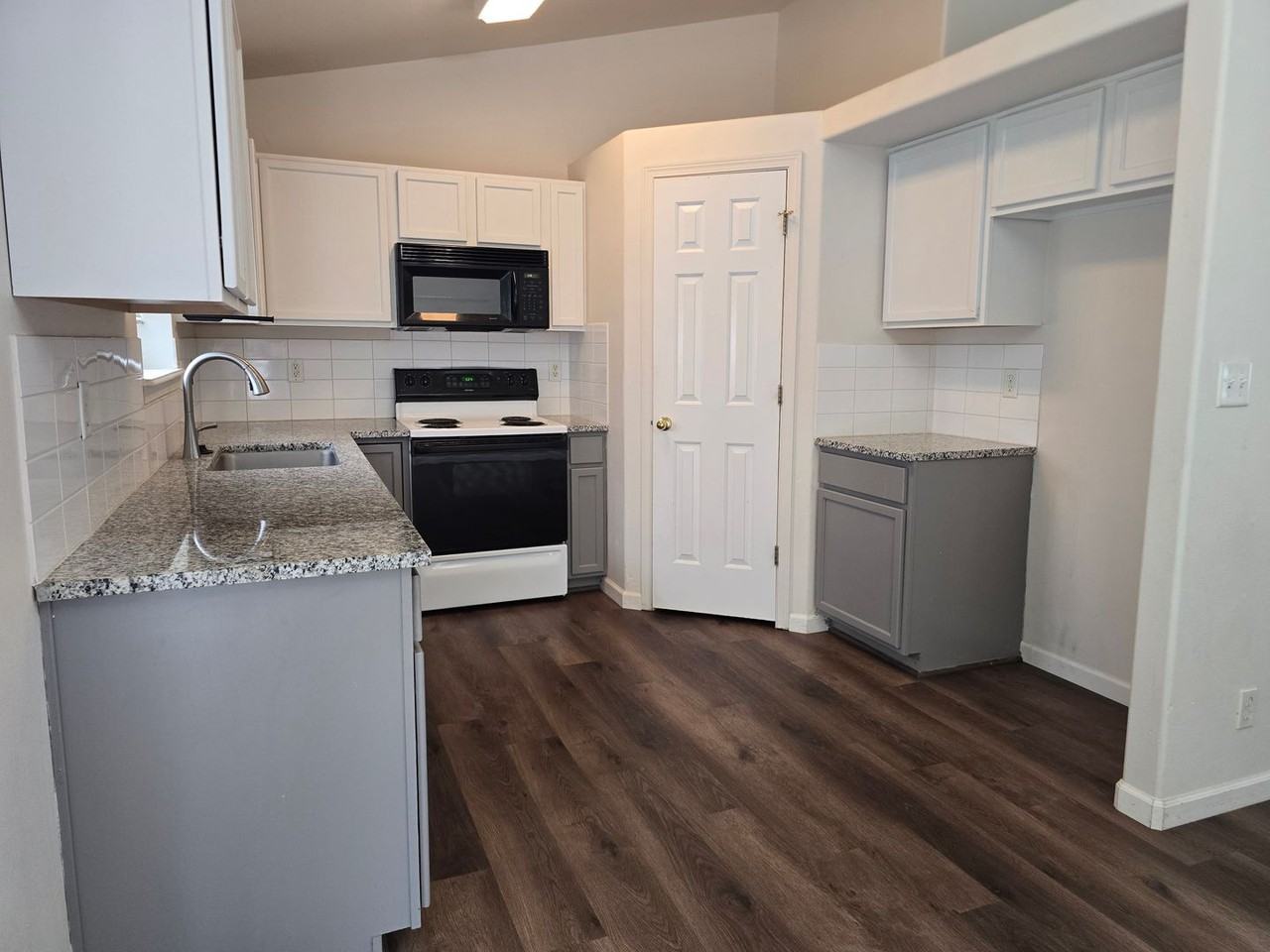 2911 Denise Ave - Photo 5 of 12