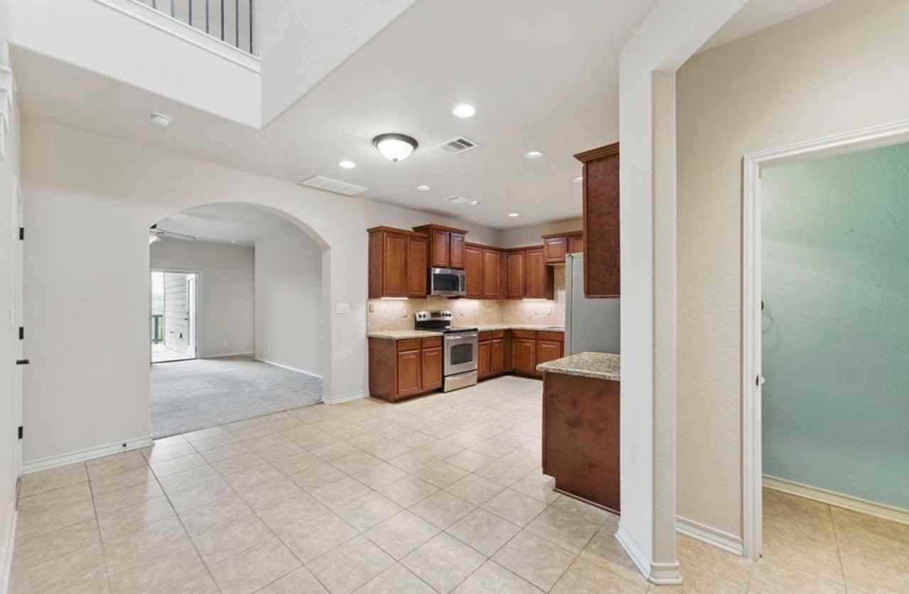 976 Parkview Dr - Photo 6 of 22