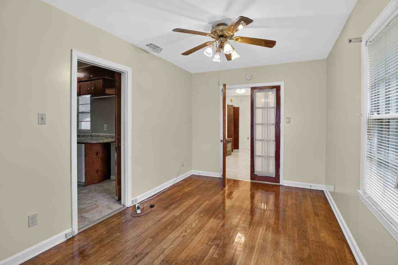 1802 Fitzgerald St - Photo 7 of 29