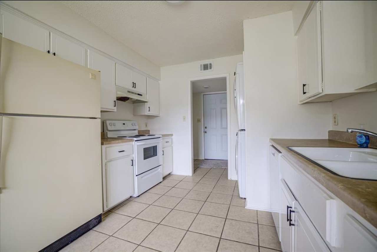 1717 E Lindsey St - Photo 5 of 34