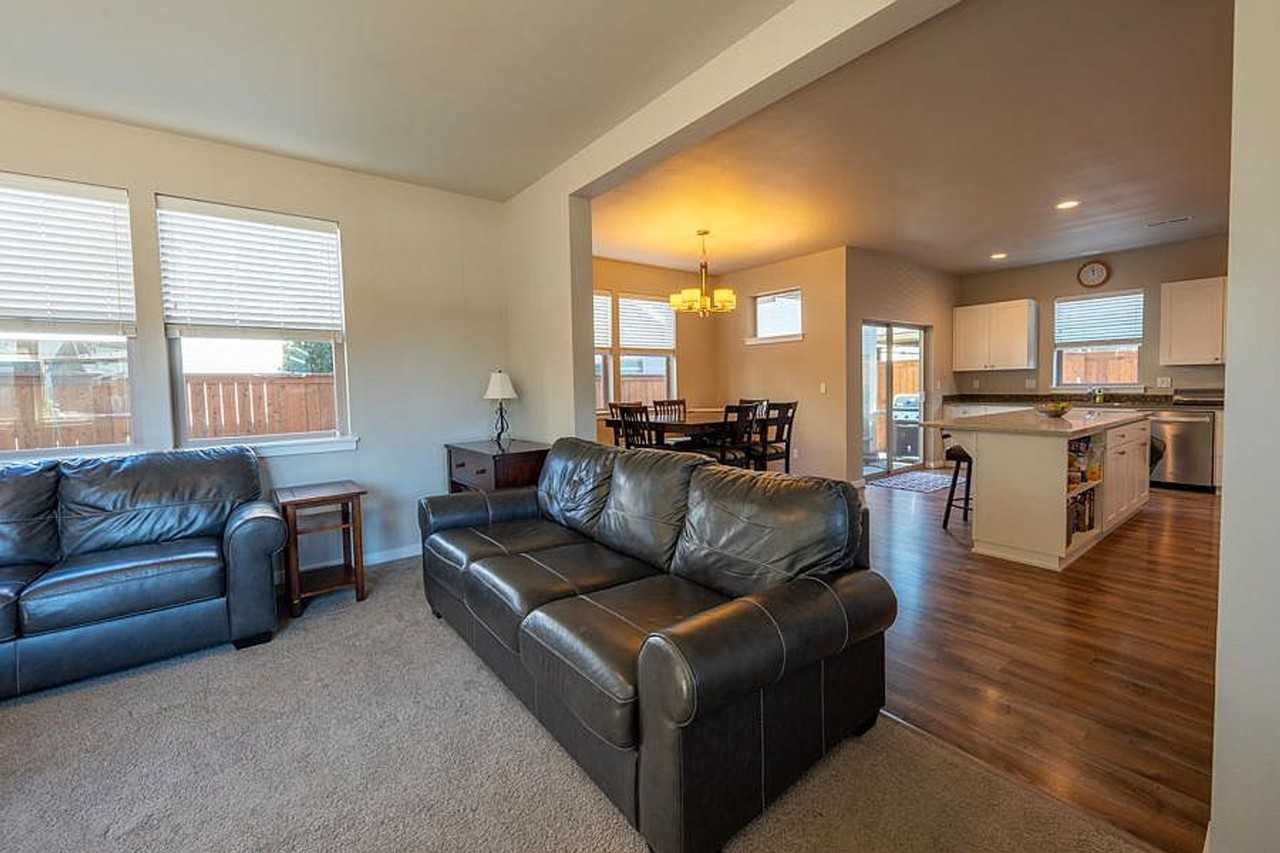 20774 Se Hollis Ln - Photo 3 of 14