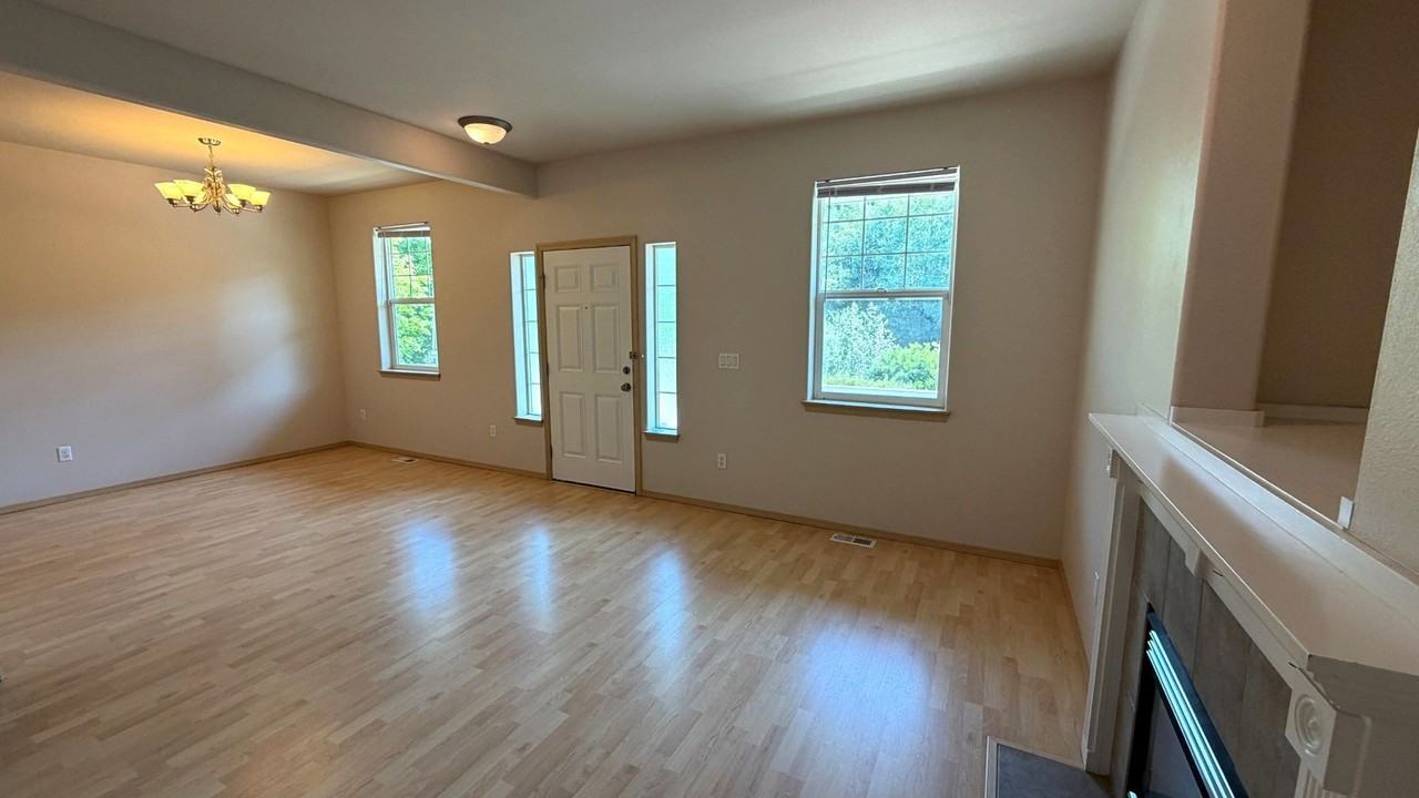 28036 136th Pl Se - Photo 5 of 17