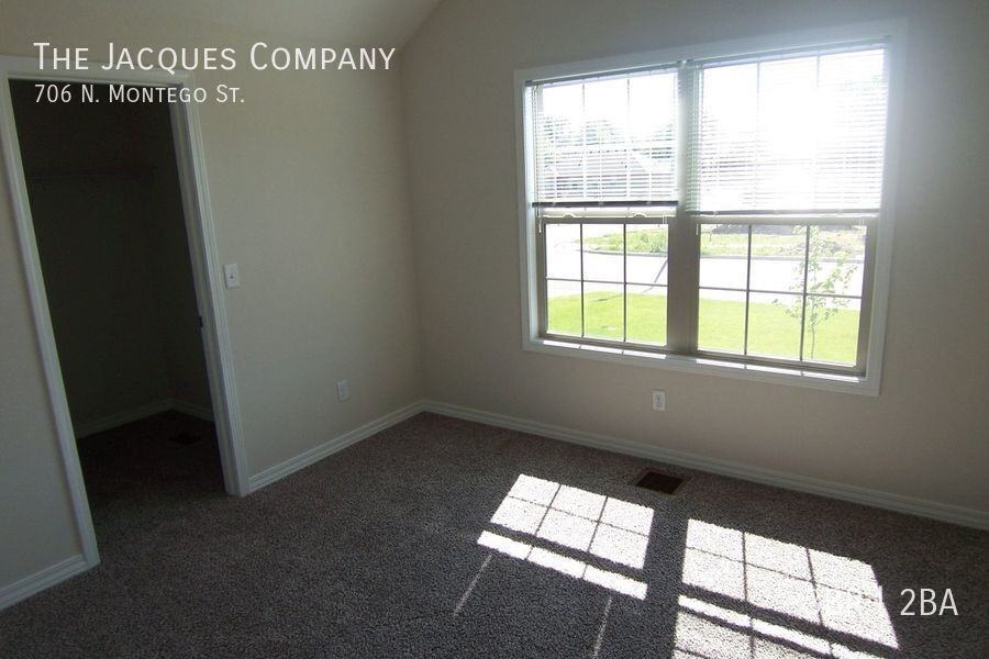 706 N Montego St - Photo 3 of 17