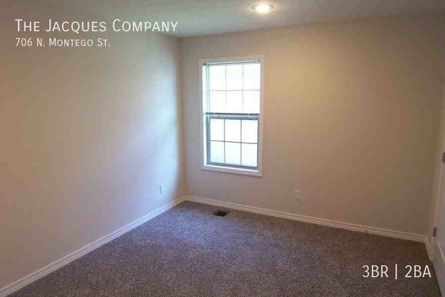 706 N Montego St - Photo 4 of 17