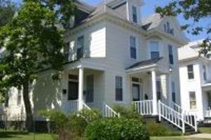 featured image of 244 E 40th St