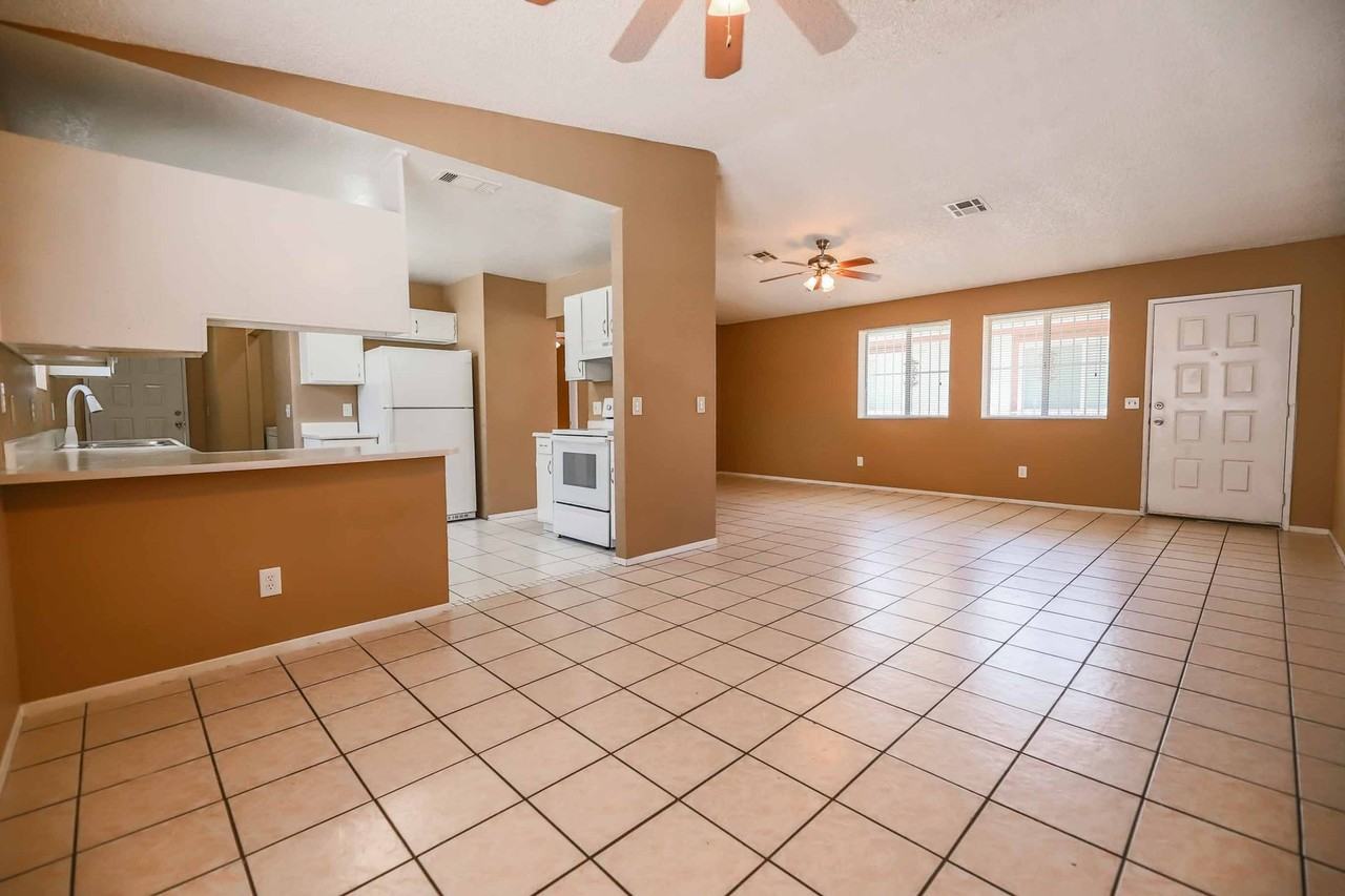 4465 Halbert Ave - Photo 3 of 16