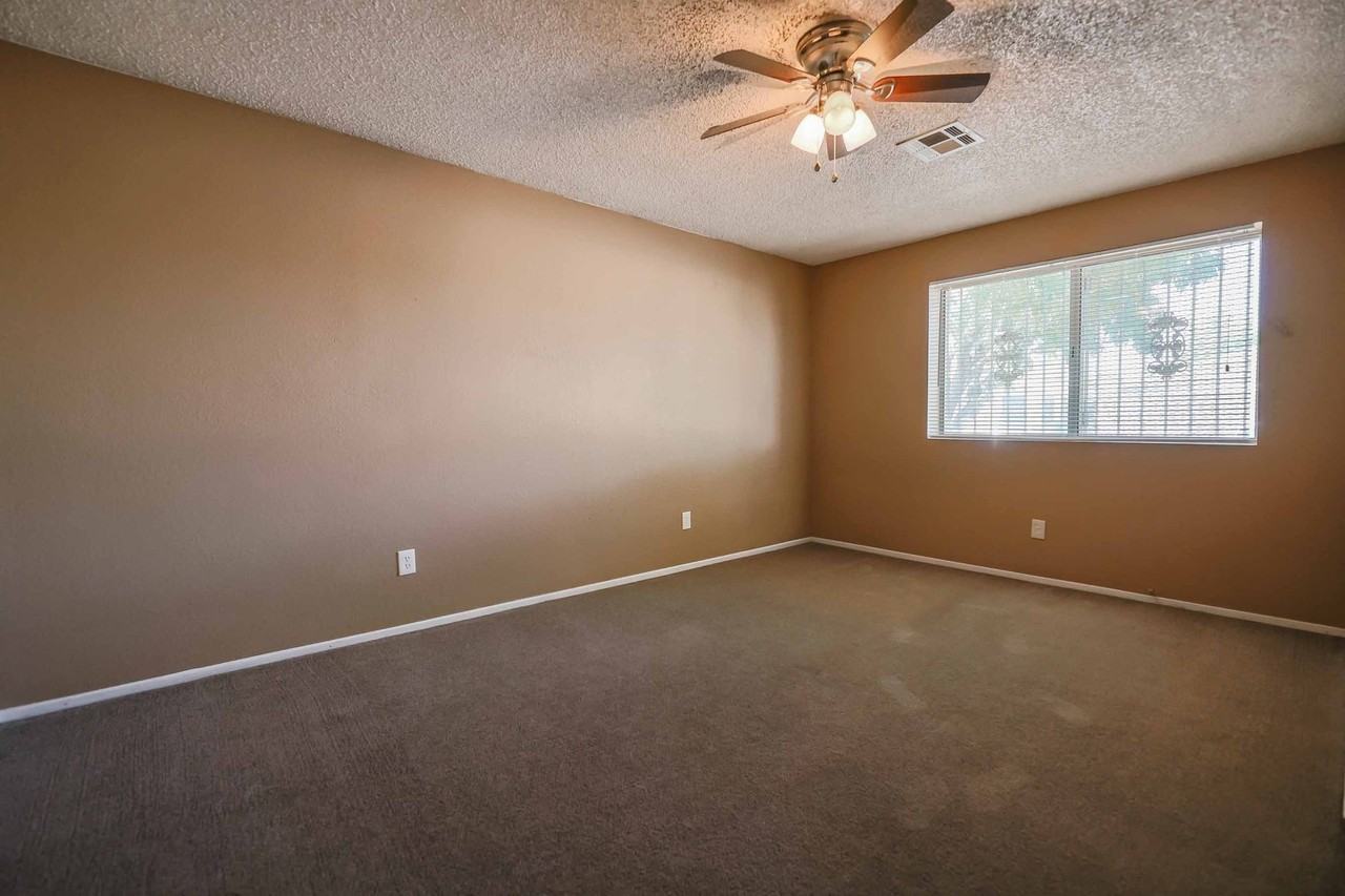 4465 Halbert Ave - Photo 4 of 16