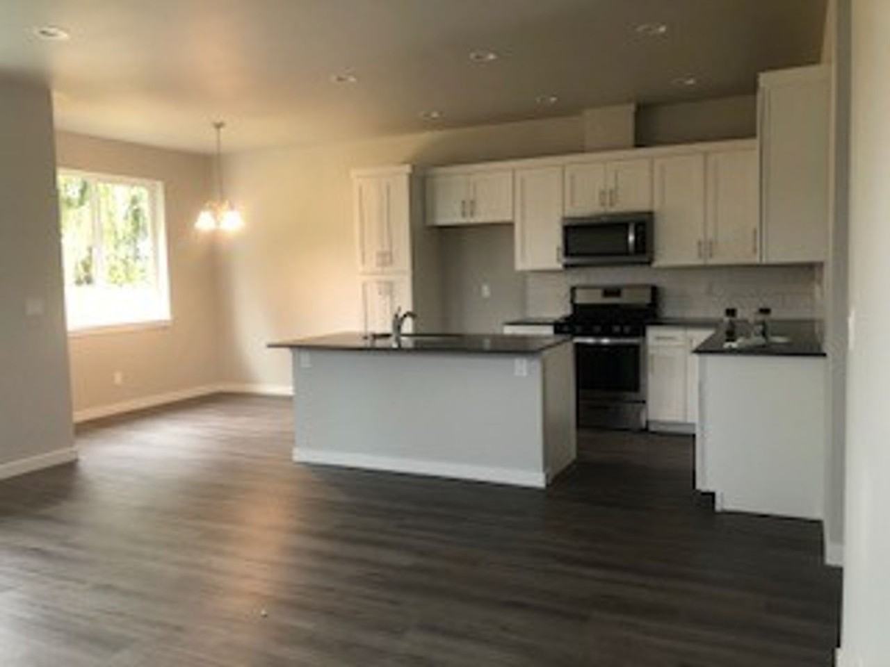 342 N Central St - Photo 5 of 16