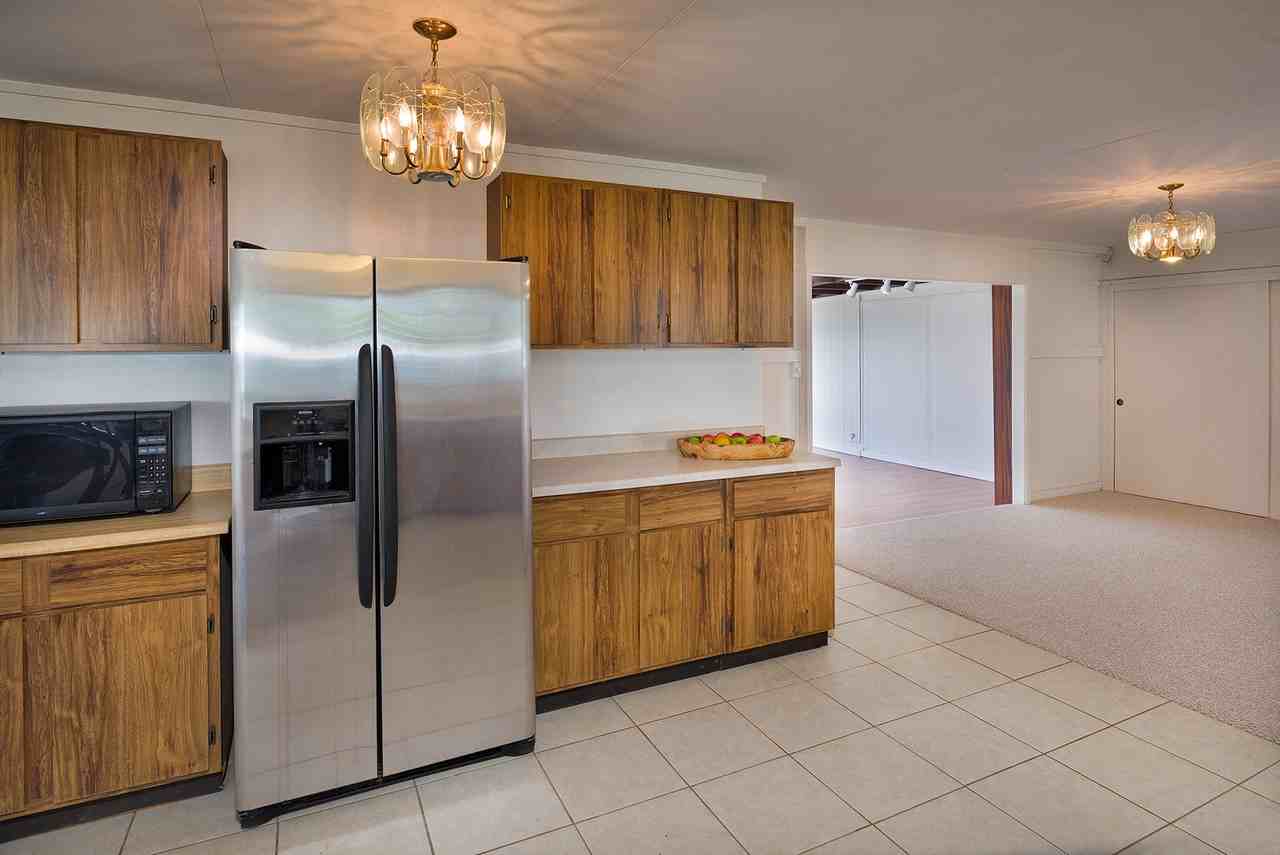 557 Ululani St - Photo 3 of 9
