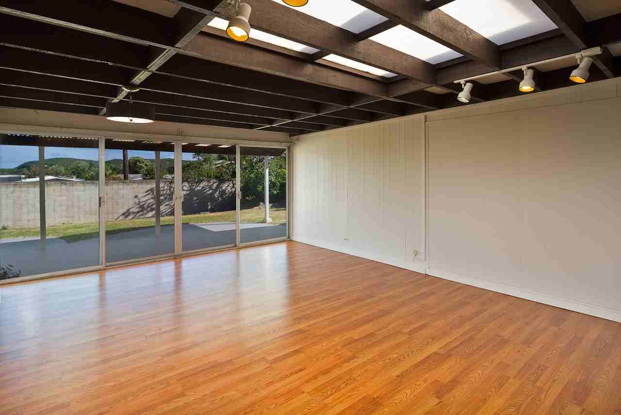 557 Ululani St - Photo 4 of 9