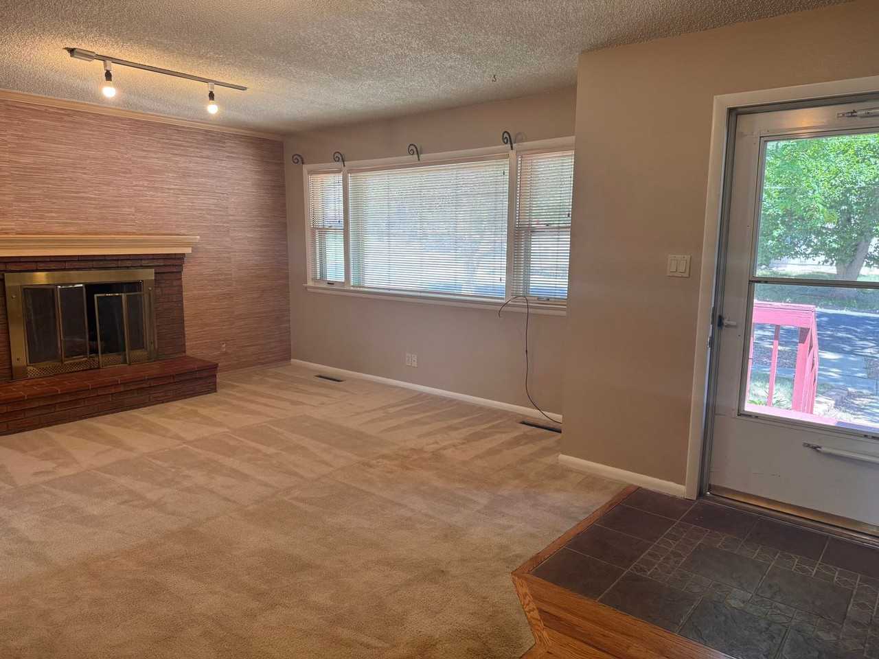 3131 W Platte Ave - Photo 3 of 35