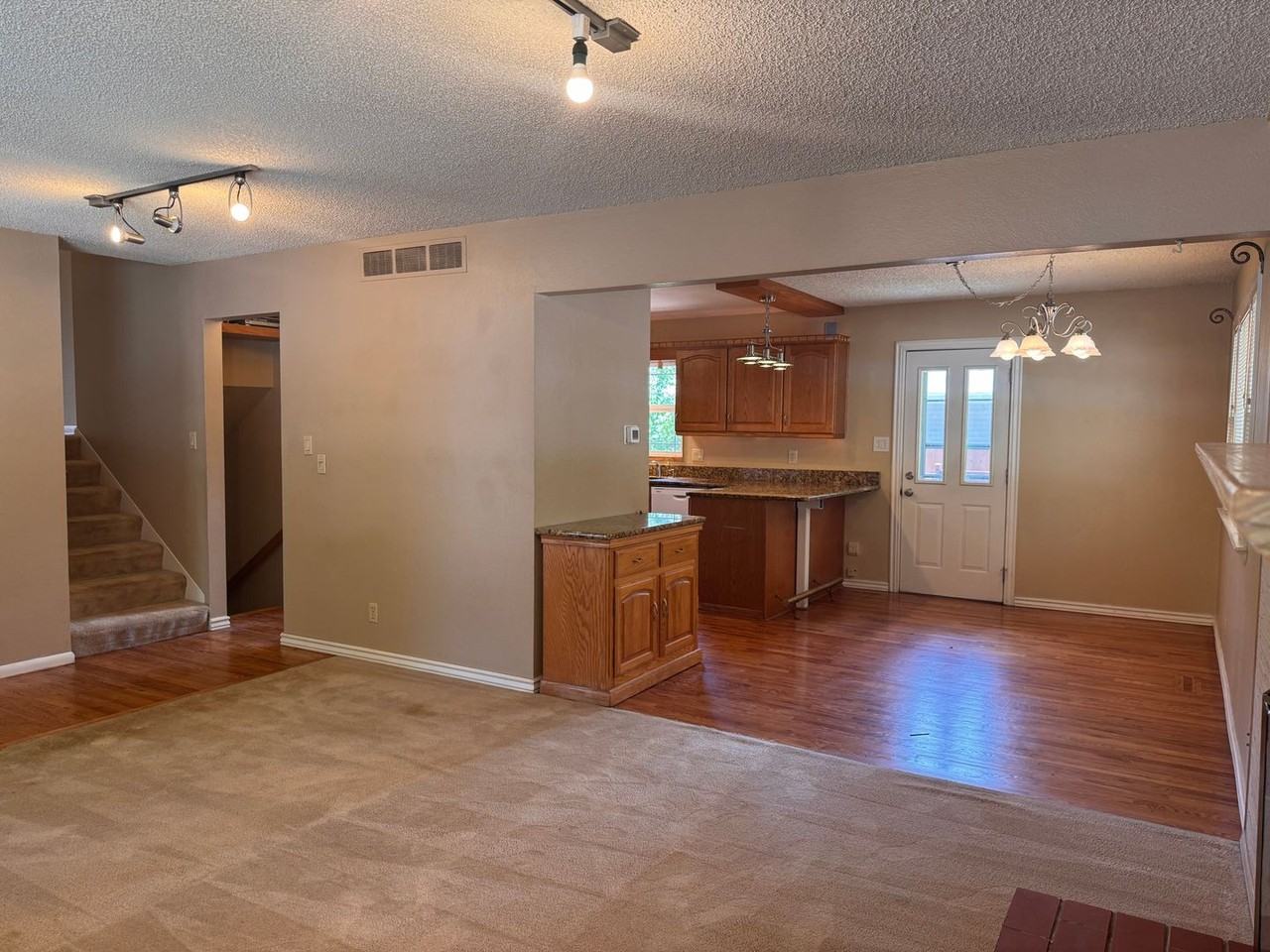 3131 W Platte Ave - Photo 5 of 35