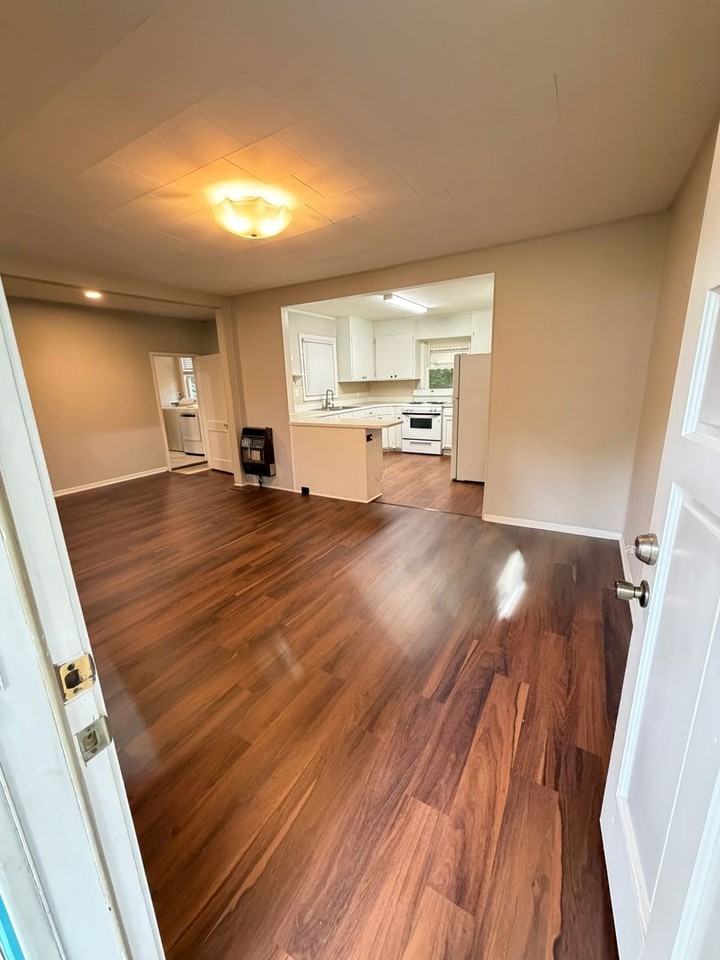 1309 Mt Vernon Ave - Photo 2 of 21