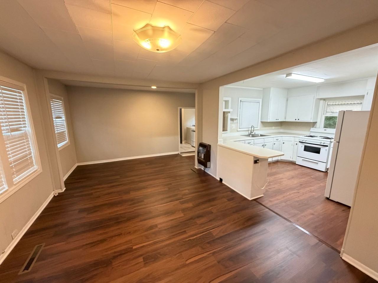 1309 Mt Vernon Ave - Photo 3 of 21