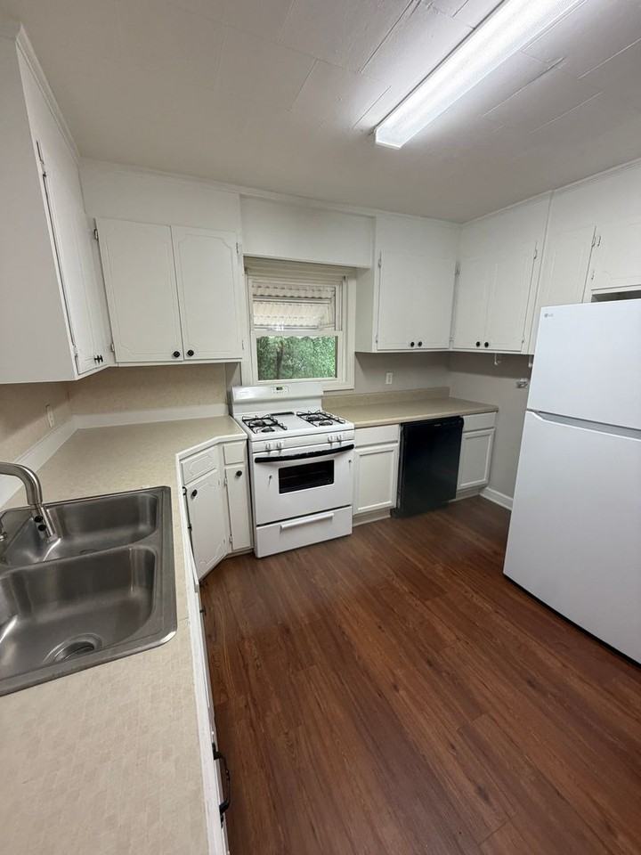 1309 Mt Vernon Ave - Photo 6 of 21